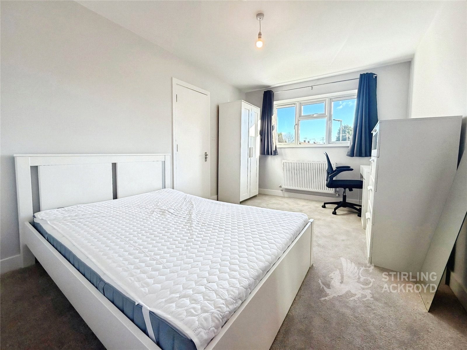 Room Applegarth Avenue in Guildford