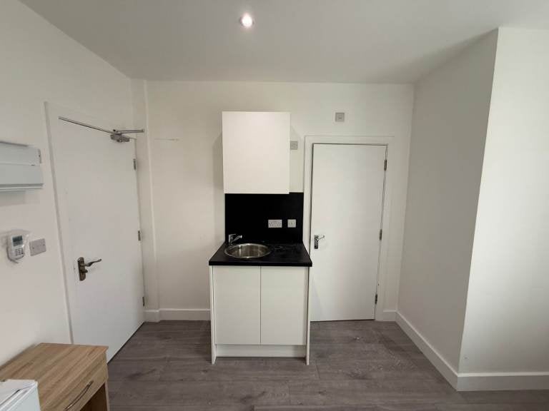 Flat Middle Road in Greater London