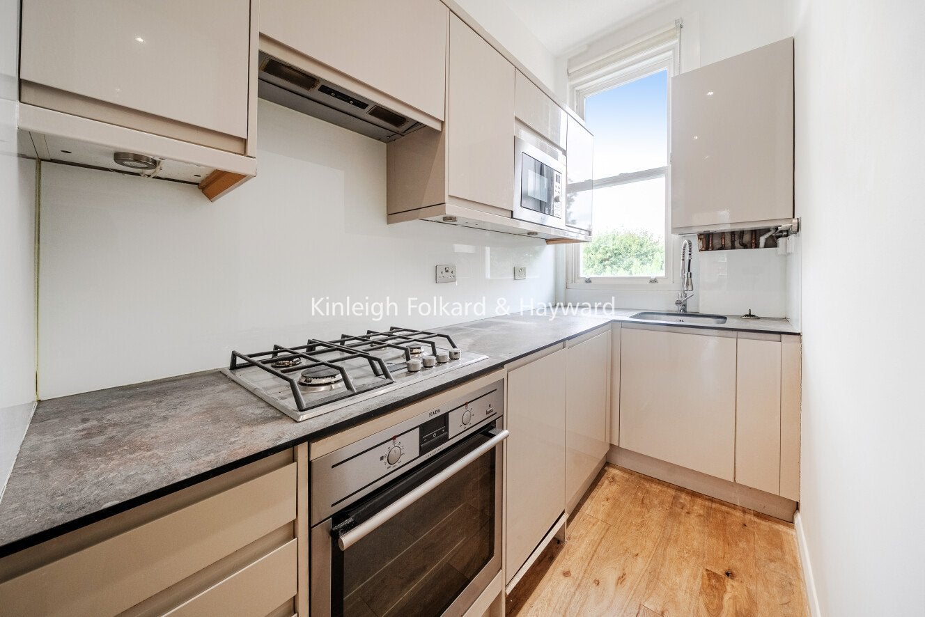Flat Telford Avenue in Greater London