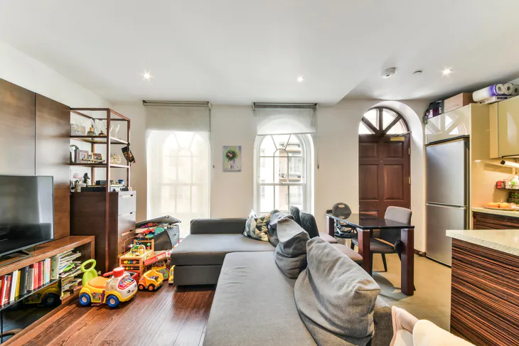 Flat Sovereign Close in Greater London