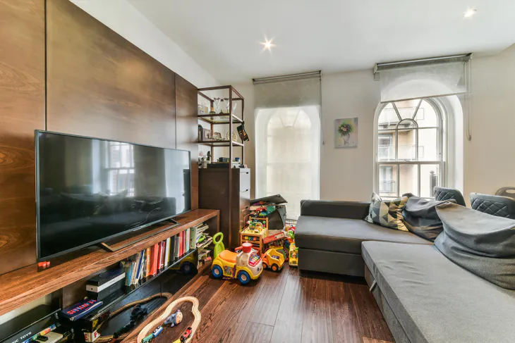 Flat Sovereign Close in Greater London