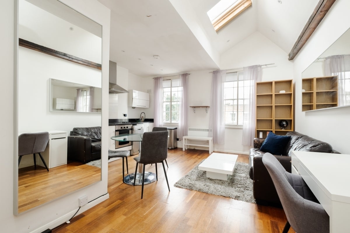 Flat Canonbury Road in Greater London