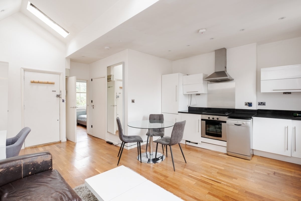 Flat Canonbury Road in Greater London