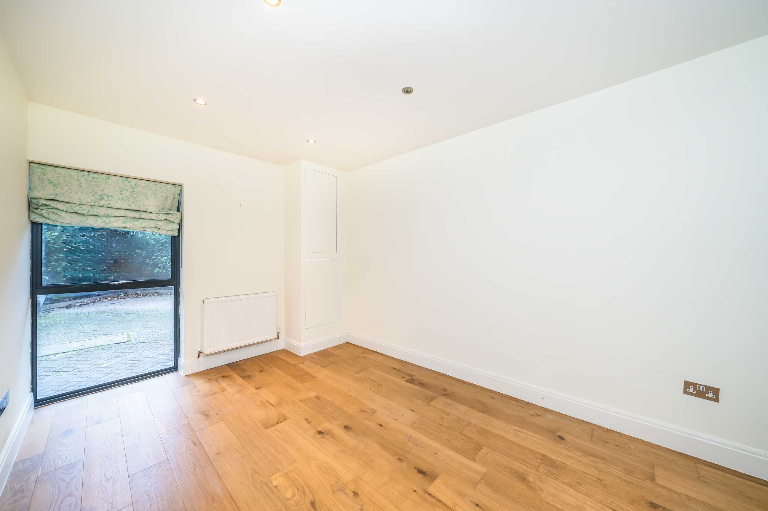 Flat Arodene Road in Greater London