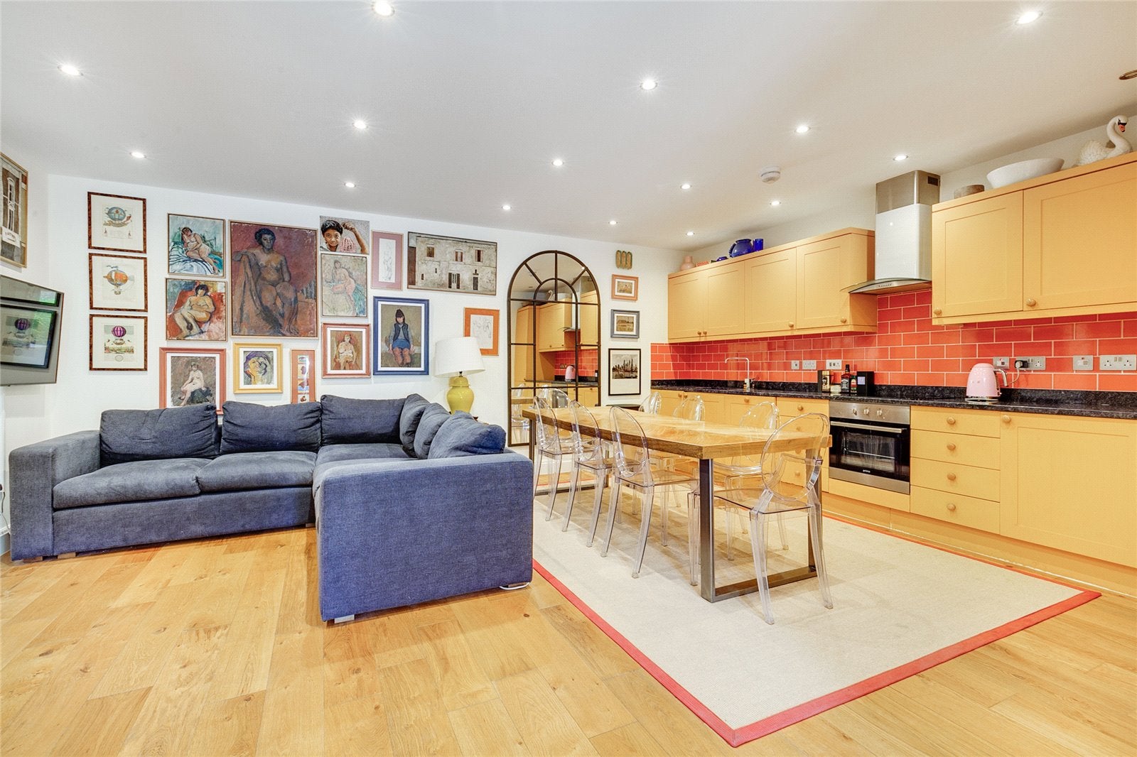 Flat Arodene Road in Greater London
