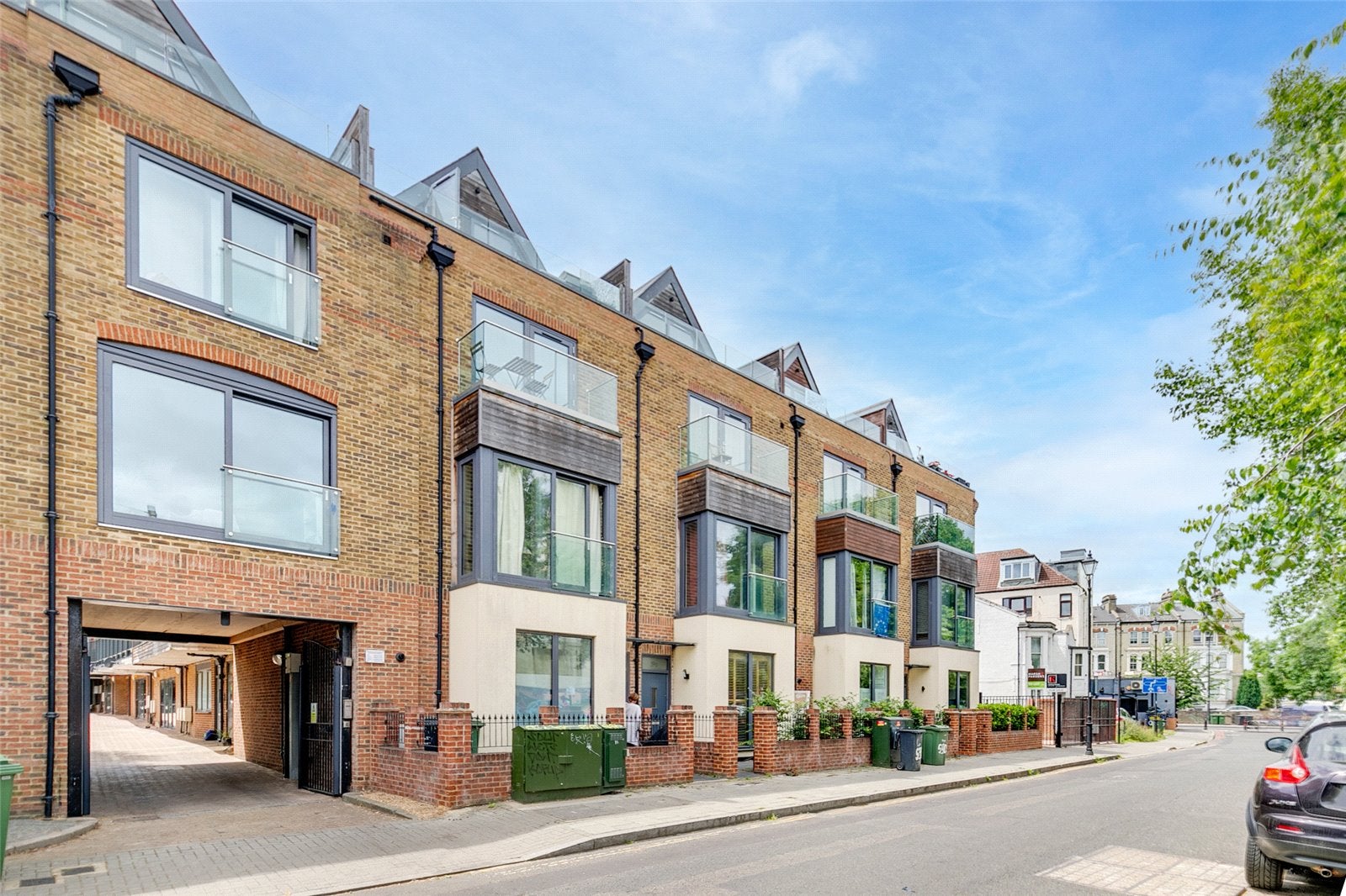 Flat Arodene Road in Greater London