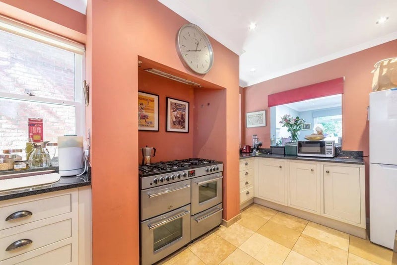Flat Nassington Road in Greater London