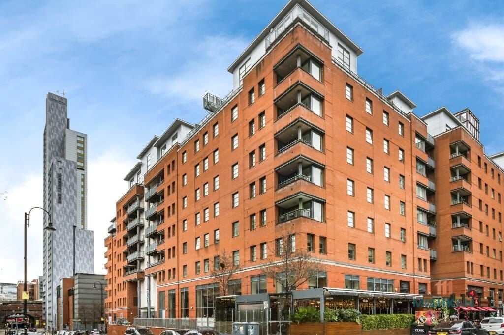 Flat Lower Ormond Street in Manchester