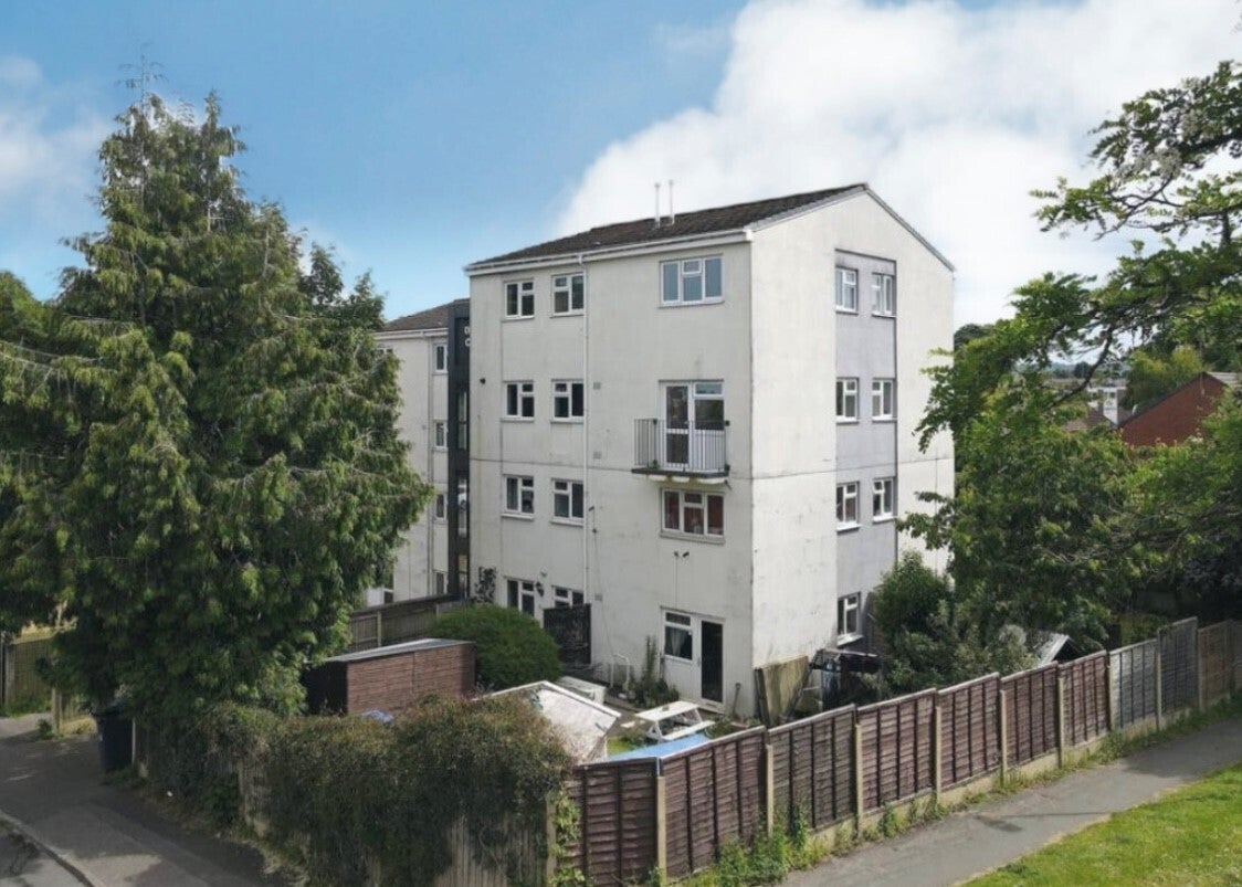 Flat Devon Close in Macclesfield