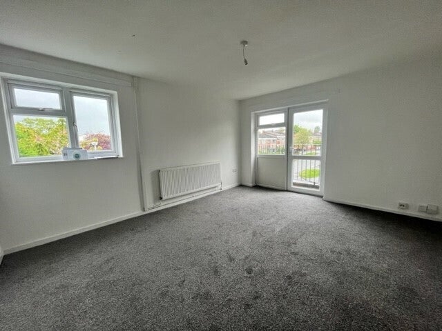 Flat Devon Close in Macclesfield