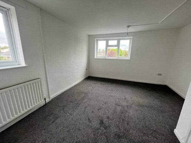 Flat Devon Close in Macclesfield