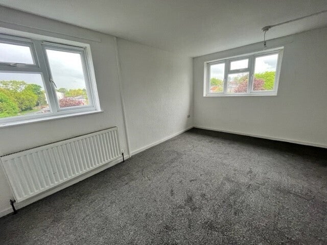 Flat Devon Close in Macclesfield