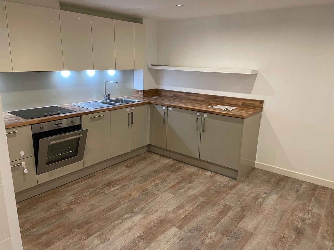 Flat Camborne Avenue in Aylesbury