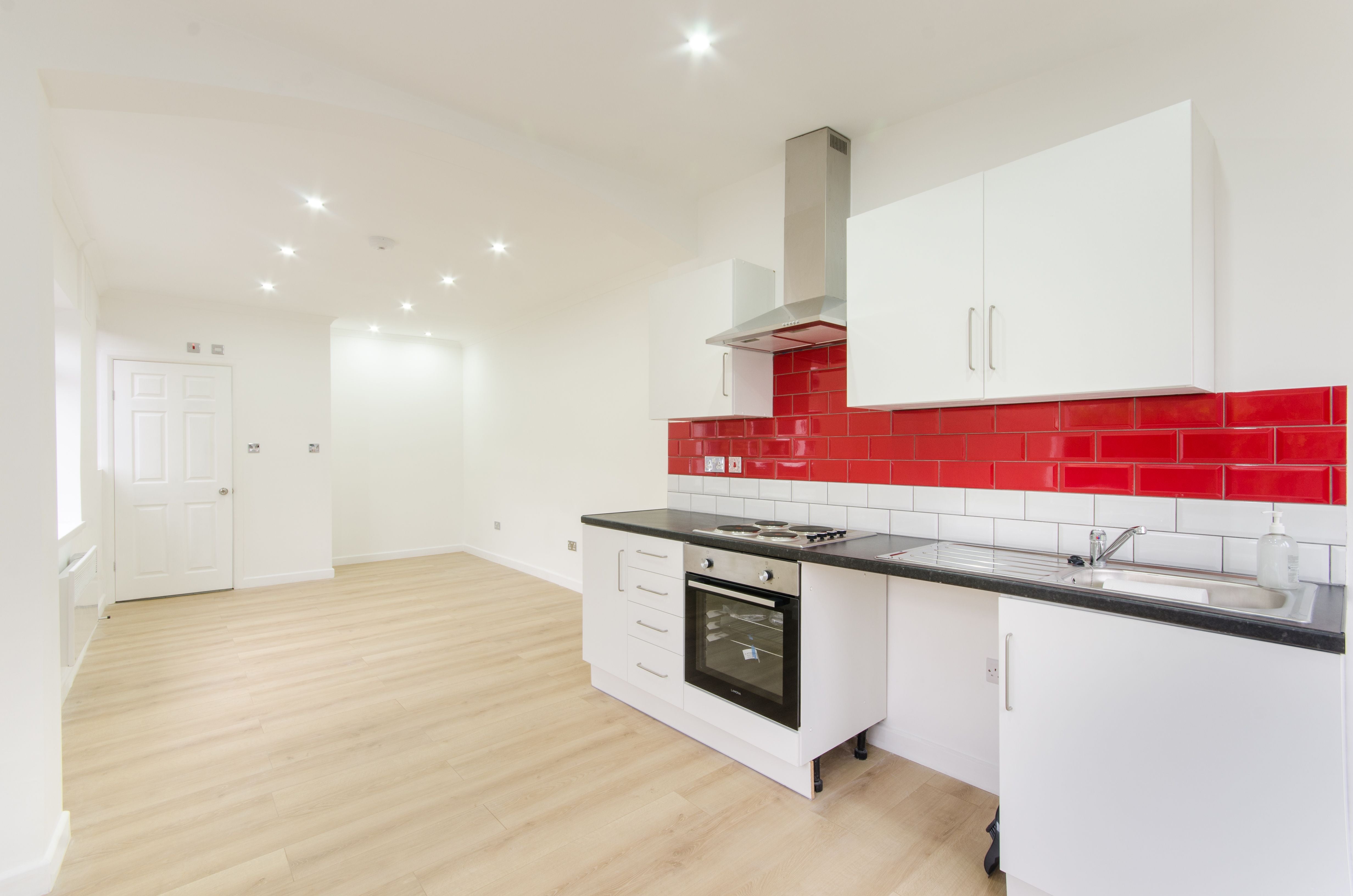 Room Rosslyn Crescent in Greater London