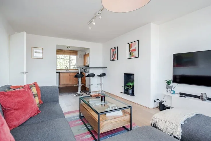 Flat Ladbroke Road in Greater London