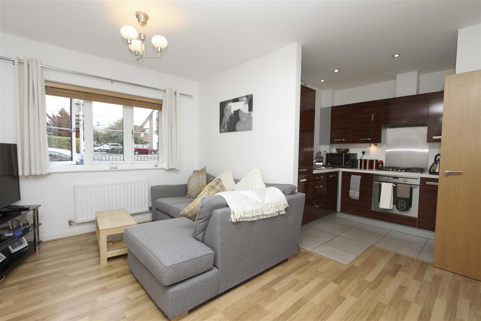 Flat Horseshoe Drive in Greater London