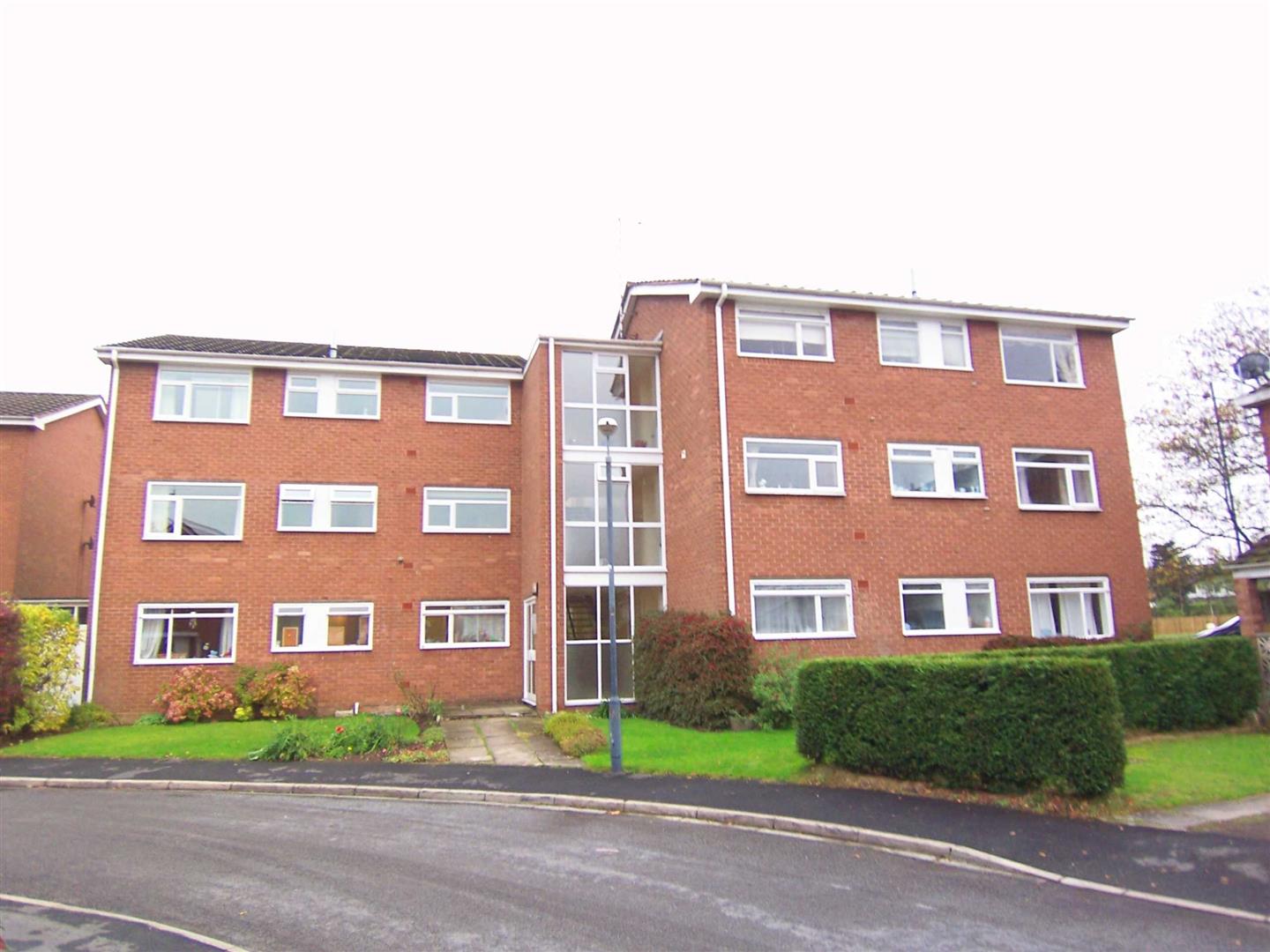 Flat Dereham Court in Royal Leamington Spa