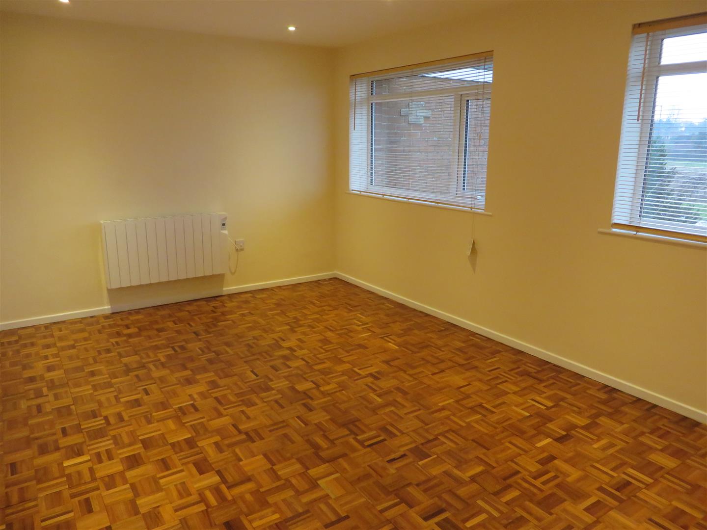 Flat Dereham Court in Royal Leamington Spa