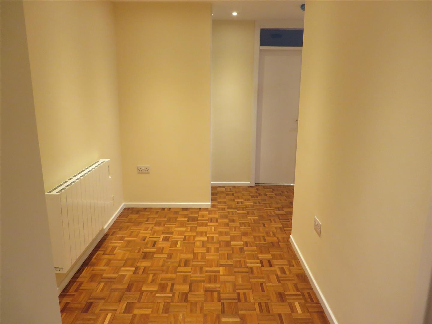 Flat Dereham Court in Royal Leamington Spa