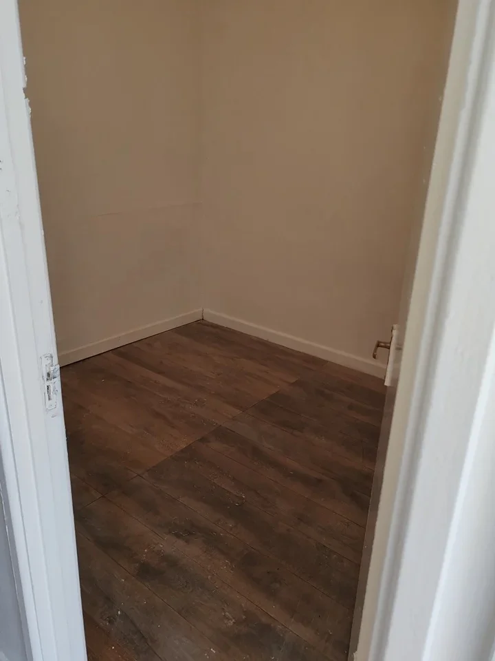 Room Glastonbury Road in Greater London