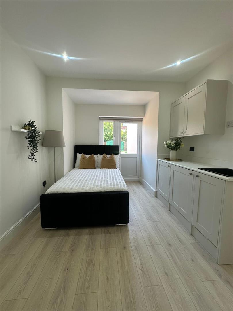 Room Bedford Road in Greater London