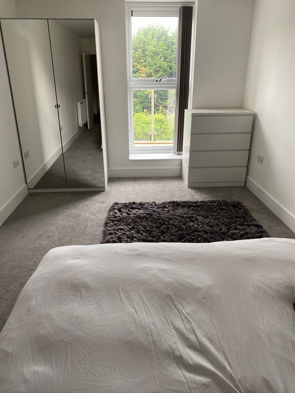 Room High Street in Crawley