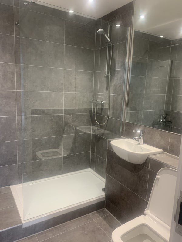 Room High Street in Crawley