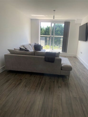 Room High Street in Crawley