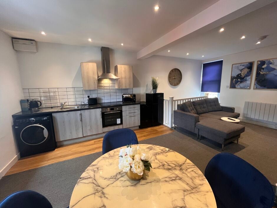 Flat Woodfield Street in Swansea