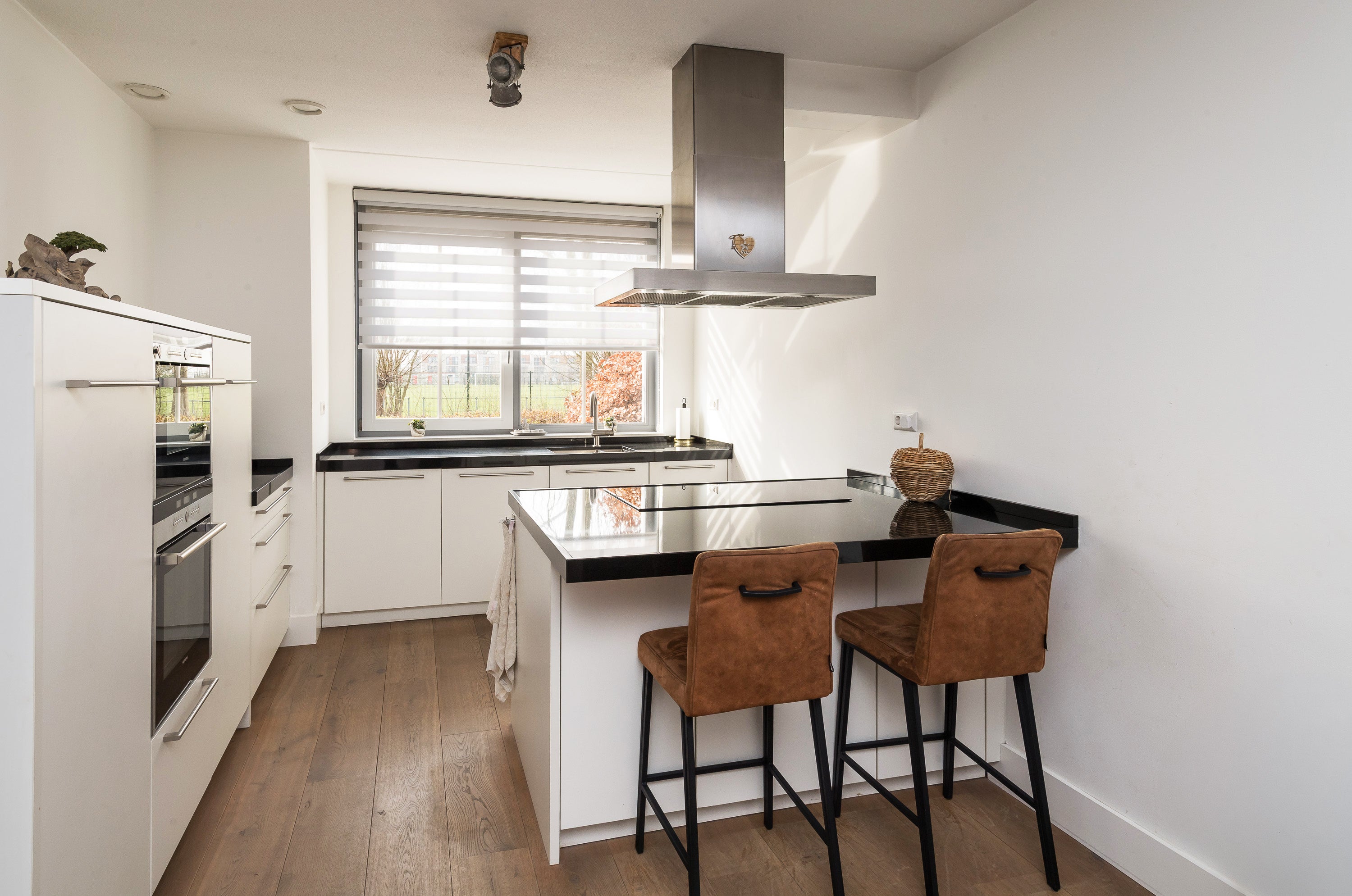 Tussenwoning te koop: Mesdagstraat 28, Rhoon