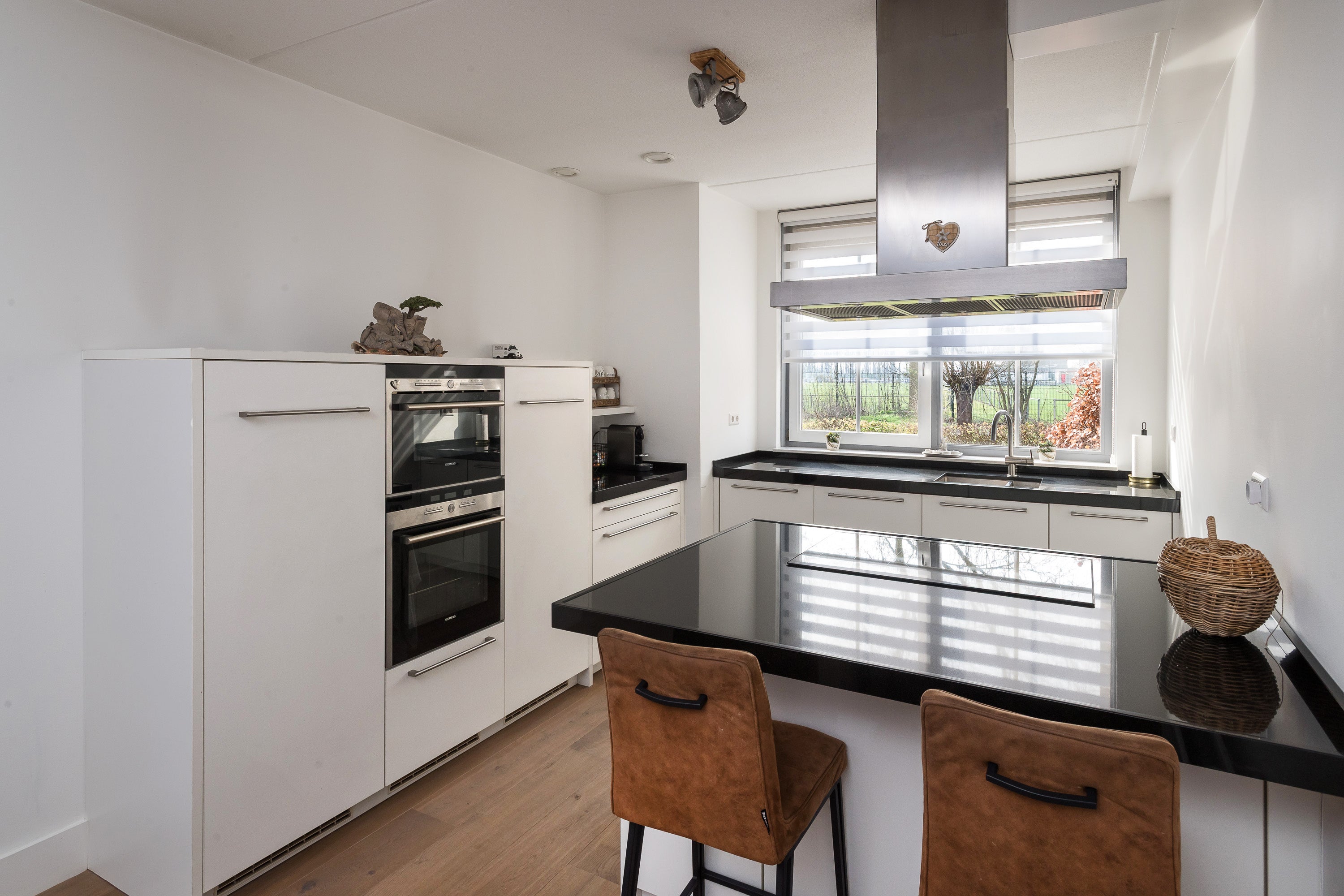Tussenwoning te koop: Mesdagstraat 28, Rhoon