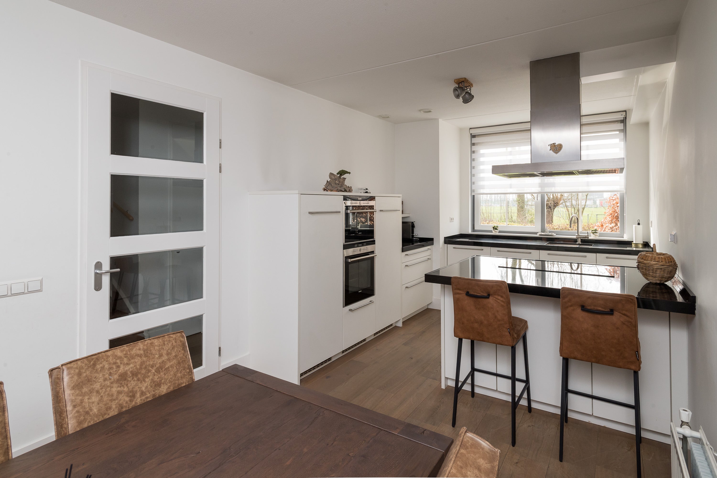Tussenwoning te koop: Mesdagstraat 28, Rhoon
