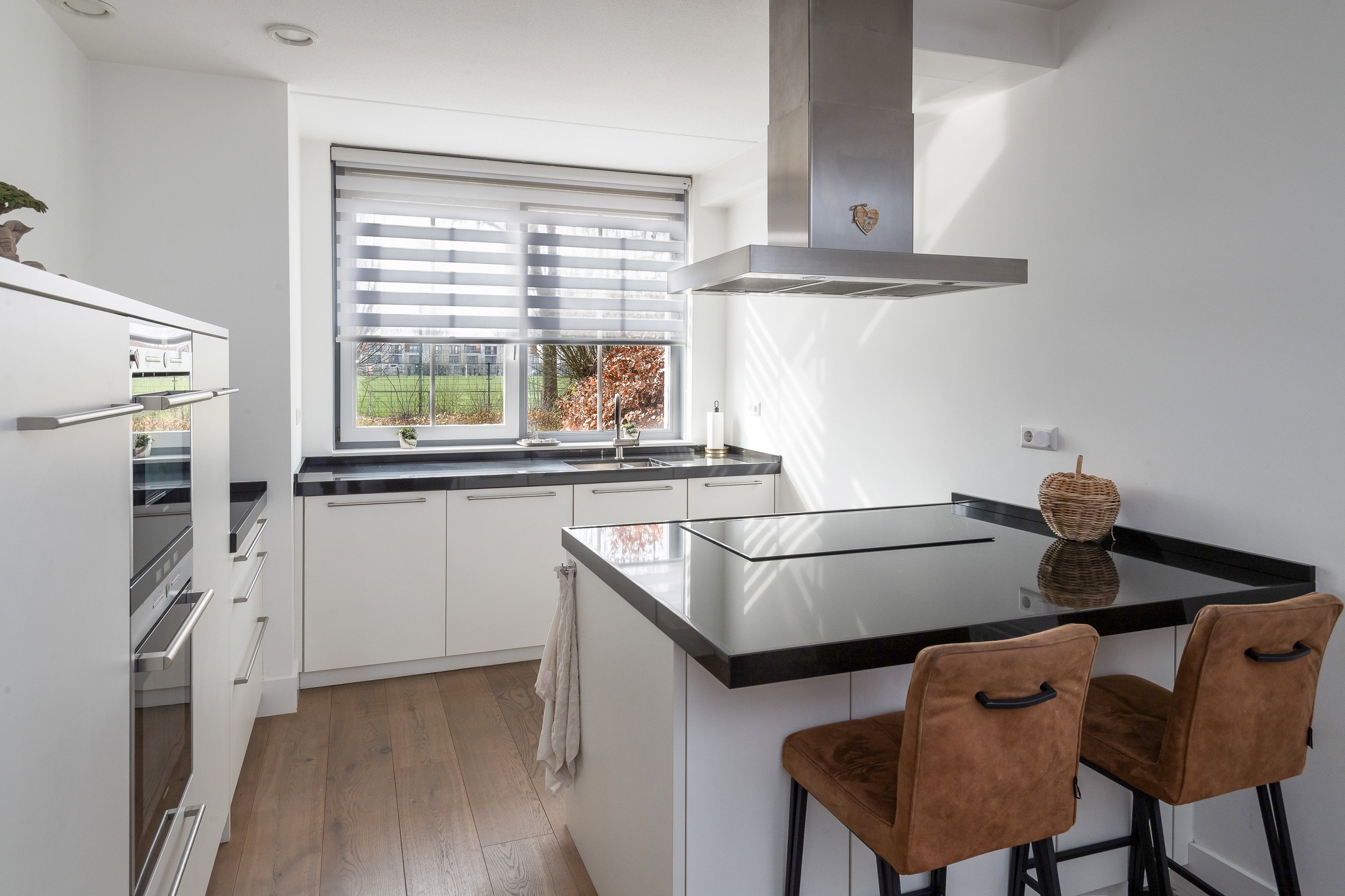 Tussenwoning te koop: Mesdagstraat 28, Rhoon