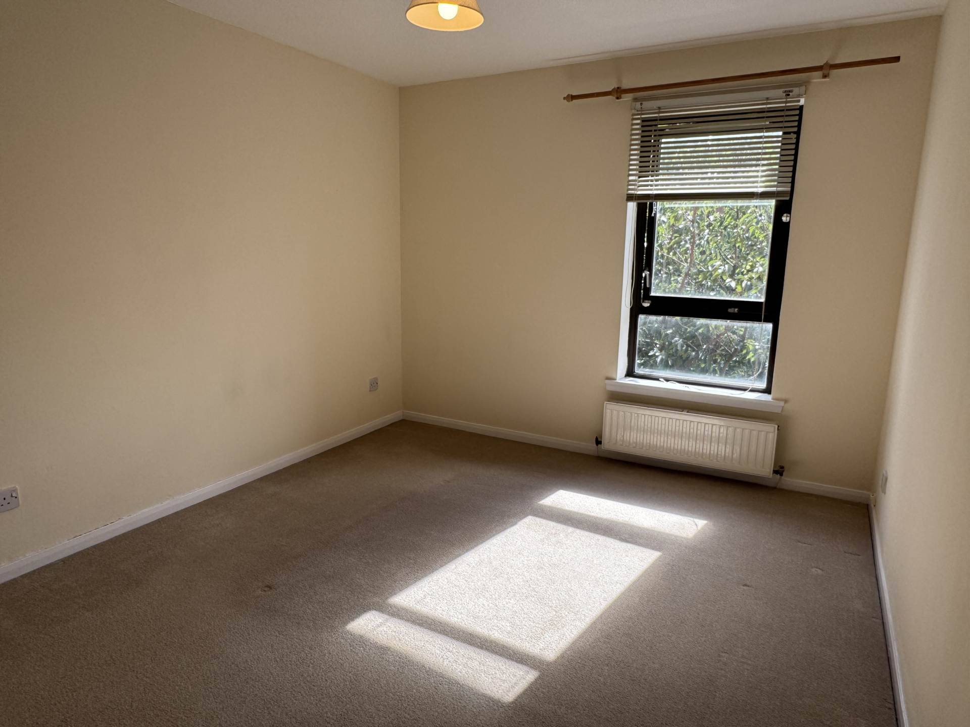 Flat Durward Avenue in Glasgow