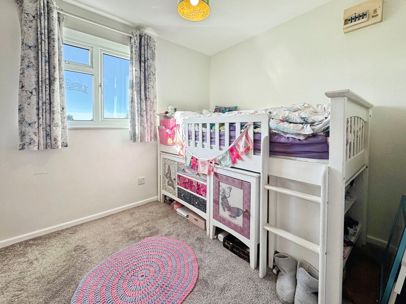 Flat Kaybridge Close in High Wycombe Community Board