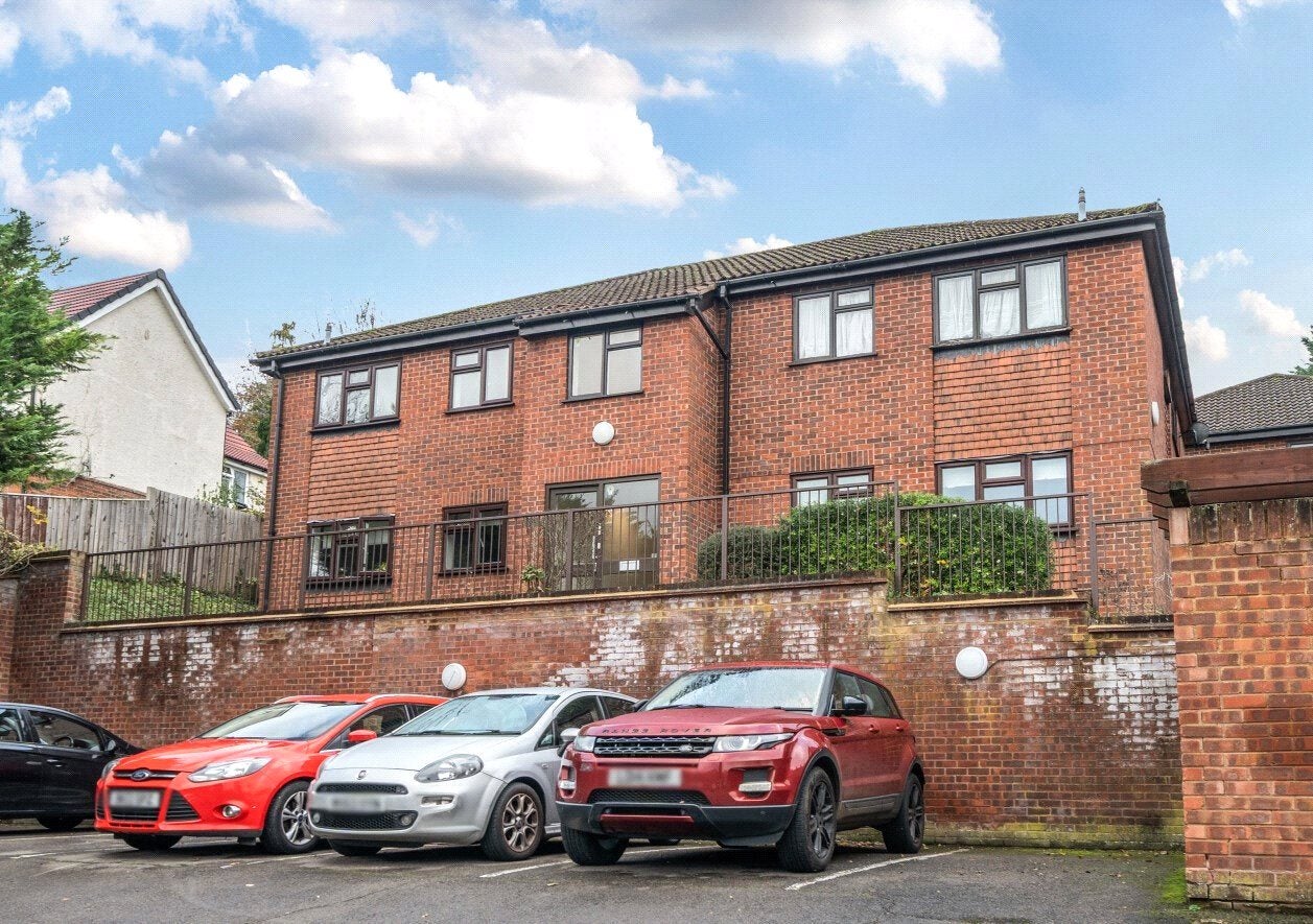 Flat Kaybridge Close in High Wycombe Community Board