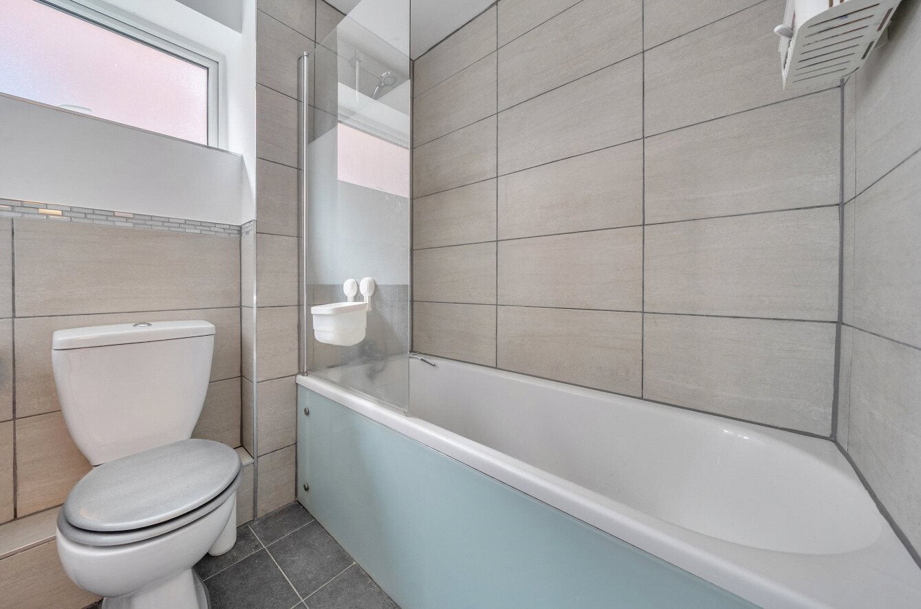 Flat Kaybridge Close in High Wycombe Community Board