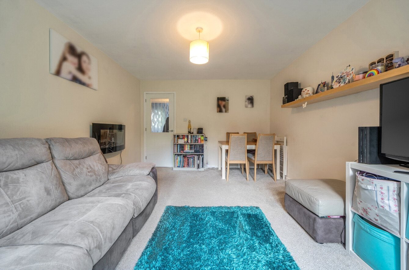 Flat Kaybridge Close in High Wycombe Community Board