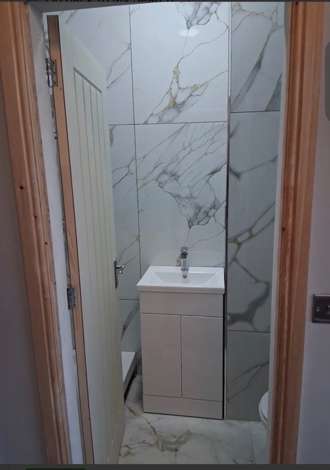 Room Rochester Square in Greater London