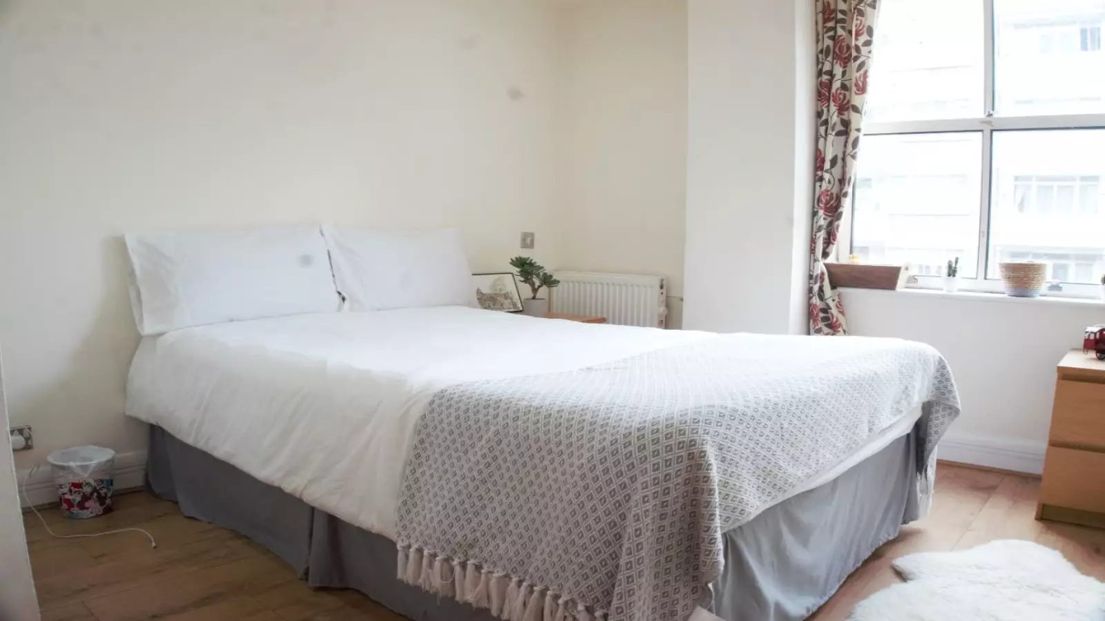 Room Barnwell Road in Greater London