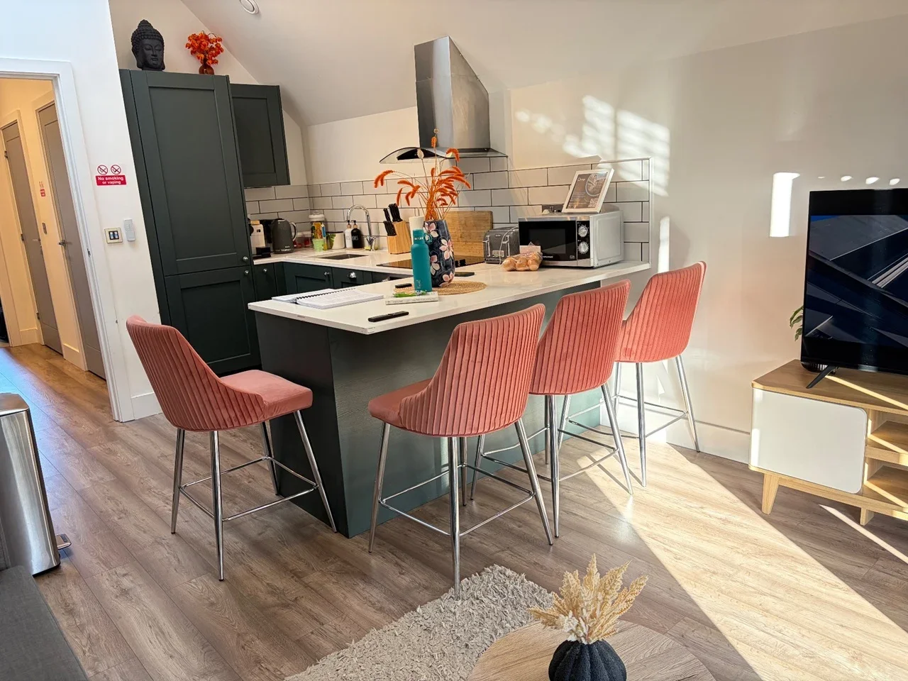 Flat Creffield Road in Greater London