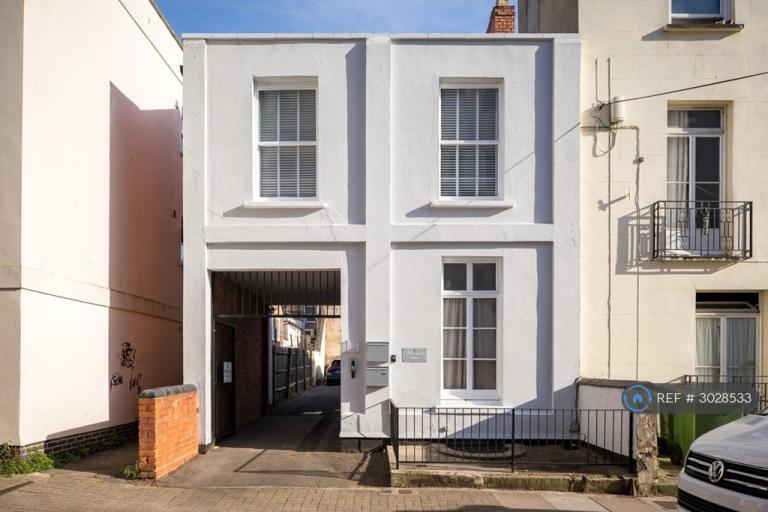 Flat Wellington Street in Cheltenham