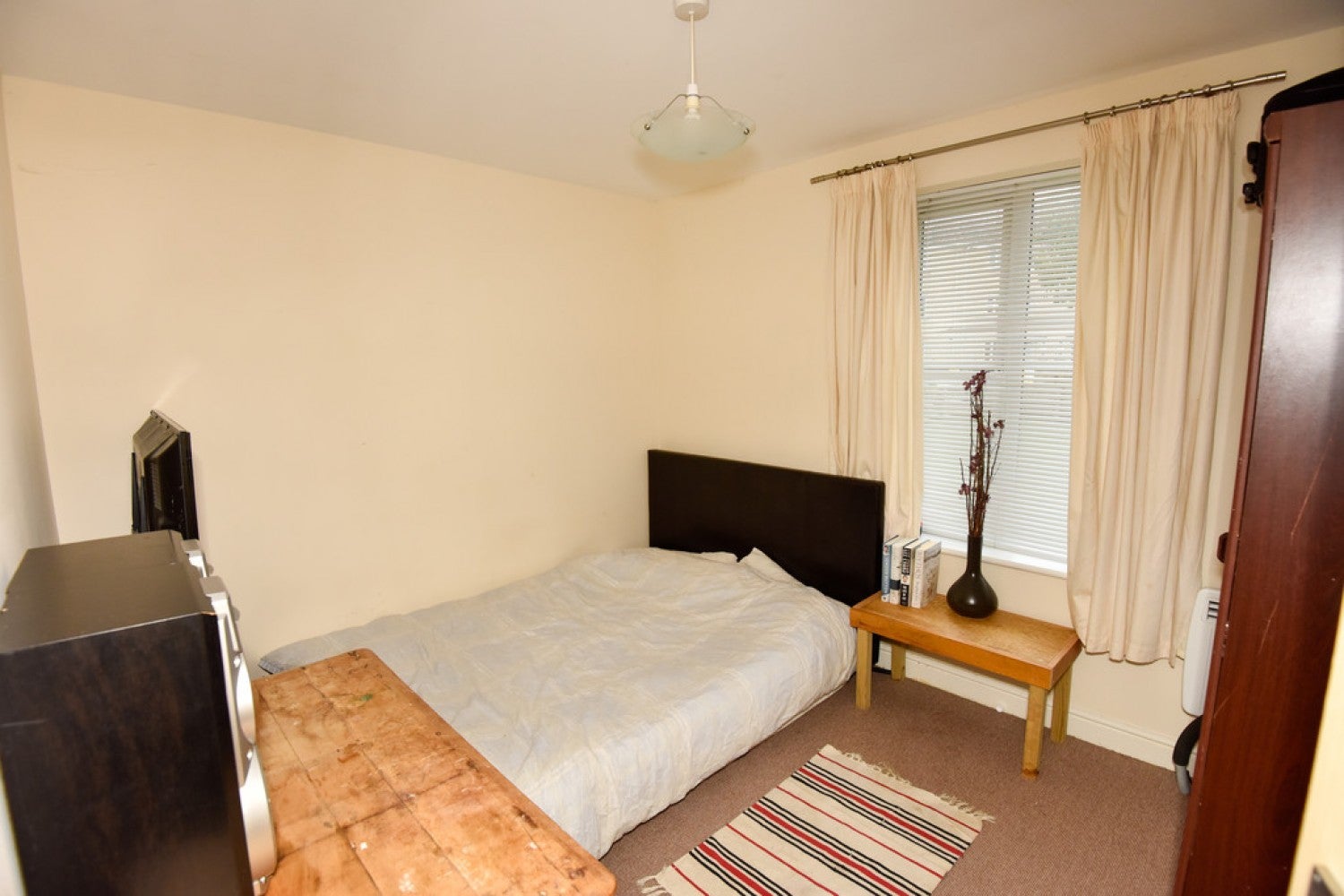 Flat Sandalwood Road in Westbury