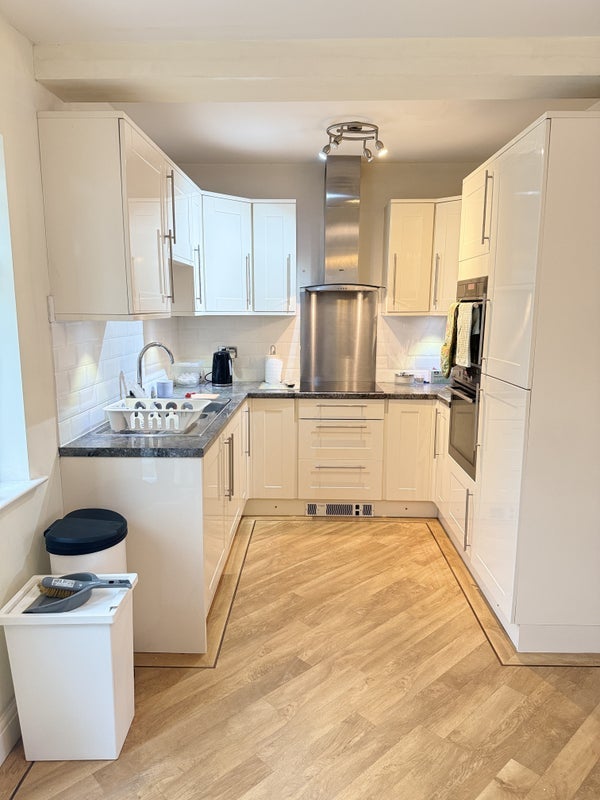Room Birch Tree Way in Maidstone