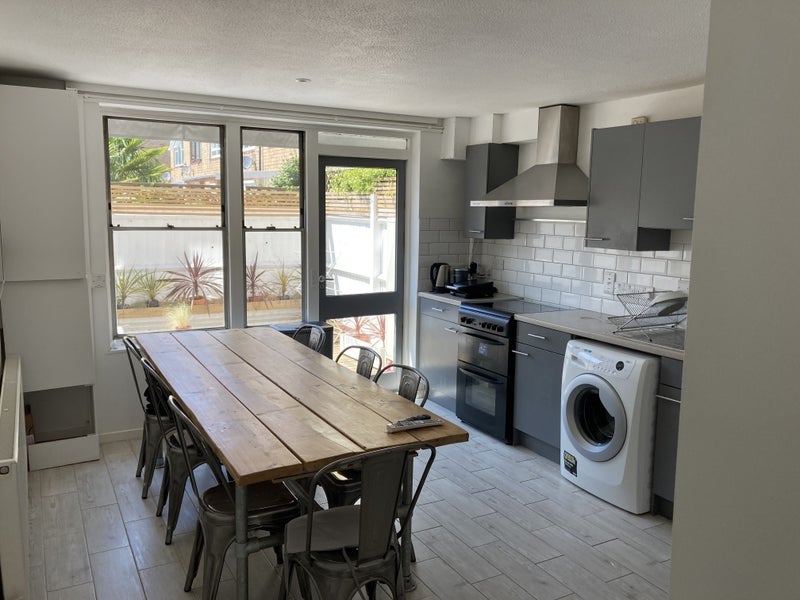 Room Fenton Close in Greater London