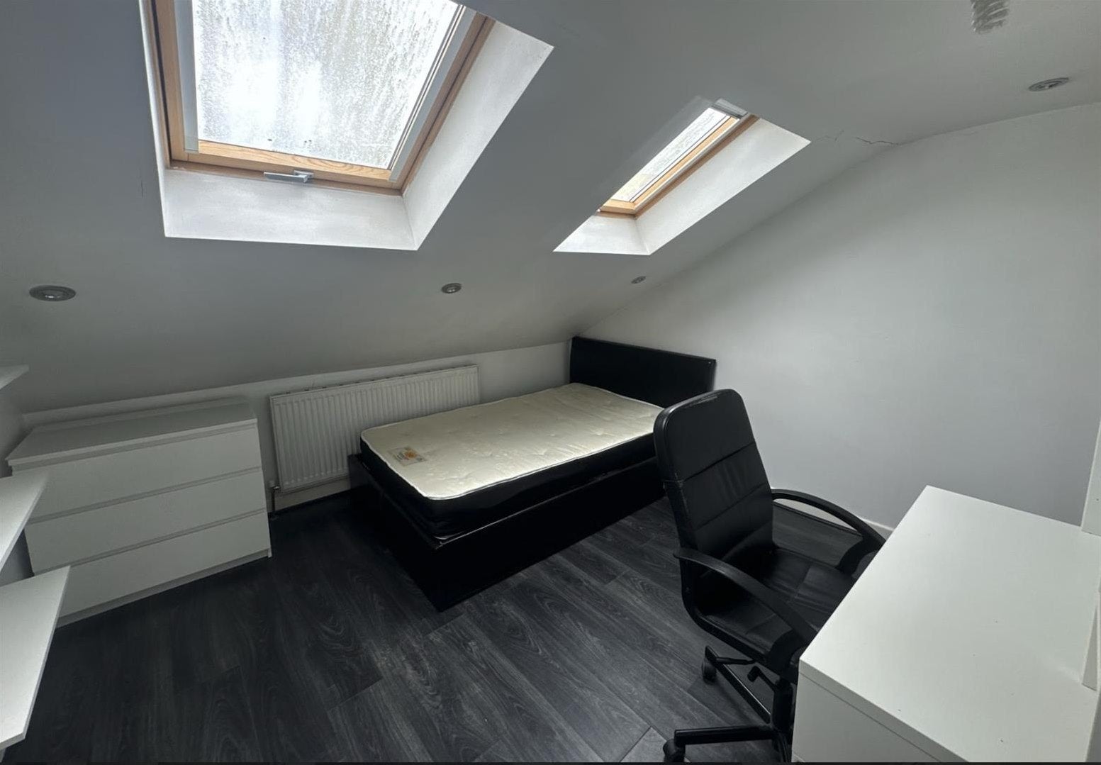 Room Harborne Park Road in Birmingham