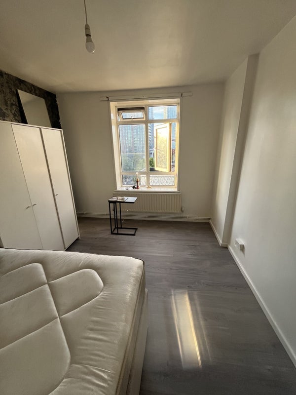 Room Thorncroft Street in Greater London