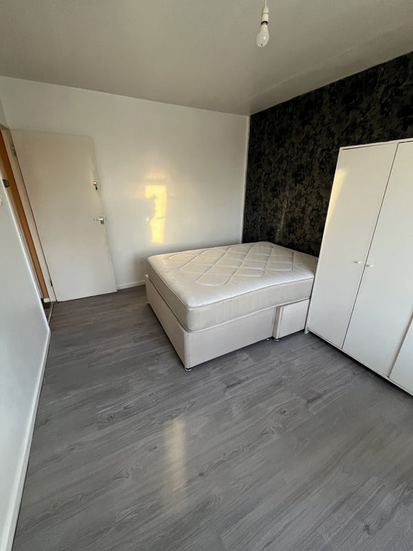 Room Thorncroft Street in Greater London