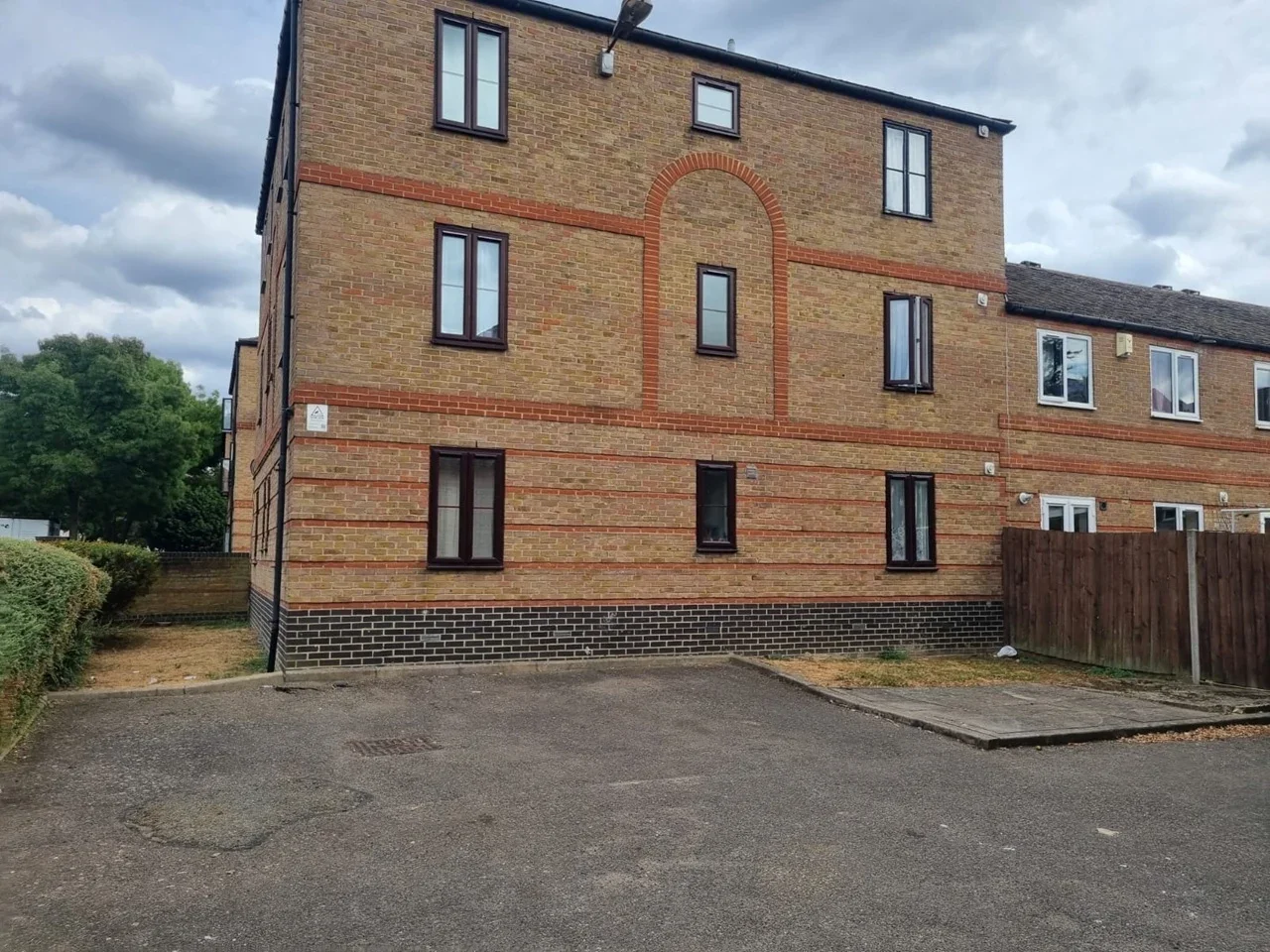 Flat Peridot Street in Greater London