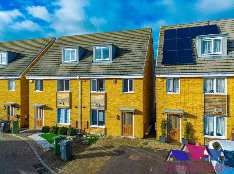 House Montagu Gardens in Dartford